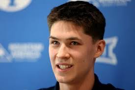 Gwen Dickson's Instagram, Twitter & Facebook