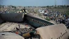 Pakistan Train Derails, Killing at Least 30 - The New York Times
