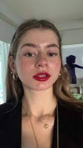 Estella Taylor's Instagram, Twitter & Facebook