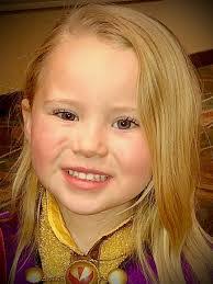 Lily Perry's Instagram, Twitter & Facebook