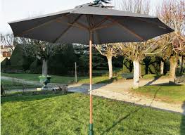 Un jardin confortable et fonctionnel, une fois que vous y êtes installé. Parasol En Bois 3m Avec Manivelle Mobilier De Jardin Proloisirs