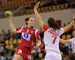 I 2011 vant hun gull i nm i terrengløp, og sølv på både 5000 og 10000 meter i nm i friidrett 2011. Kristine Lunde Borgersen Bangt Um Wm Start