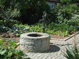 Brunnen Wasser Im Garten Garten Gartenbrunnen