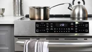 It also includes a convenient 6 minute heat booster and even has an automatic cook timer to prevent you from burning anything. The Best Induction Ranges Of 2021 Reviewed