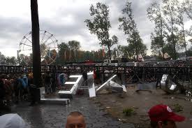 Cet orage a été spectaculaire car il s'est déclenché en cours de match, avec d. Une Tempete Seme La Mort Dans Un Festival De Rock En Belgique La Presse