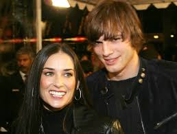 Ghost ou mon fantôme d'amour au québec (ghost) est un film fantastique romantique américain réalisé par jerry zucker, sorti en 1990 avec dans les rôles principaux patrick swayze, demi moore, whoopi goldberg et tony goldwyn. Ghost Actress Demi Moore Says Ashton Kutcher Shamed Her By Taking Drunk Pic Of Her In New Memoir
