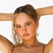 Ashlyn Galbraith's Instagram, Twitter & Facebook