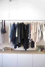 Genauso Wie Unser Zuhause Spiegel Unserer Personlichkeit Ist Zeigt Auch Unsere Kleidung Wer Wir Sind Muster Farben Und Material Ikea Zimmer Ankleide Zimmer