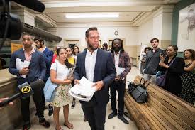 Balarama holness announced today he'll compete for the city's top job under the banner of his new political party, movement montreal. Montreal Acceptera Desormais Les Petitions En Ligne La Presse