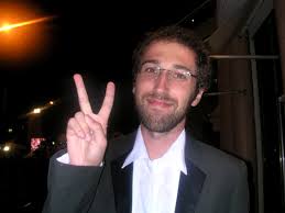 The result is a sculpture that shows daft punk standing casually and gazing into the distance, their faces now obstructed only by sunglasses. Unmasked Daft Punk Foto 35135870 Fanpop