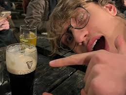 photographic series documenting the lifestyle and work process of  @little_grey_shed // art direction and photography by me part 1