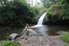 Setiap curug selalu menghadirkan keunikan tersendiri yang akan membuat pengunjungnya terpesona. Purbalingga Dan Daerah Sekitarnya Curug Bandung