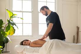 Depending on the force of pressure and impact, you can easily track the response to touch. What To Expect From A Full Body Massage Blys