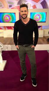 El conductor de metro corrió de su programa a la actriz por haber tomado la precaución de no ir a la radio luego de que un. Leo Montero En Am Most Handsome Men Celebrities Handsome