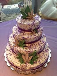 This Is Also A Possibility It Just Needs The Main Color To Be Green For My Wedding Wedding Cakes Cake Wedding