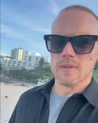 Between My new look and my old which"s more handsome 💜 😃 😊