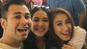 Inilah yang dilakukan presenter kondang raffi ahmad dan istri tercintanya nagita slavina, dimana nama raffatar malik ahmad memiliki makna yang begitu indah bagi pasangan yang baru dikarunia buah hati, sabtu (15/8). Fans Geram Soal Gimmick Raffi Ahmad Ayu Ting Ting Nagita Slavina Eko Patrio Dan Viona Kena Sorot Banjarmasin Post