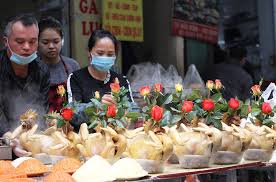 Mũ dành cho các ông táo thì có hai theo các chuyên gia phong thuỷ, lễ cúng ông táo cần phải được thực hiện trước khi ông táo bay về trời báo cáo ngọc hoàng, tức là trước 12h ngày. Tlrxinqv3prosm