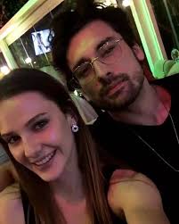 Çocukluğum doğa ve hayvanlarla iç içe başladı. 125 Elimi Birakma Alp Navruz Alina Boz Ideas Alina Boz Turkish Actors Vogue Men