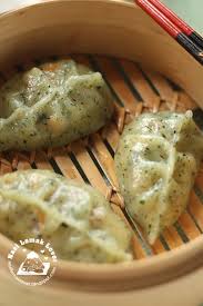 Dimsum is a classic northeast asian snack and is often filled with cabbage and ginger and a hint of carrot. Teochew Steamed Dumpling Is One Of The Dim Sum That I Like I Like The Vegetable Filling That Consist Of Roasted Peanuts Steamed Dumplings Food Asian Breakfast