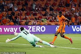 Denzel dumfries is a free agent in pro evolution soccer 2021. Euro 2020 The Incredible Rise Of Denzel Dumfries Who Looks Bound For The Premier League Aktuelle Boulevard Nachrichten Und Fotogalerien Zu Stars Sternchen
