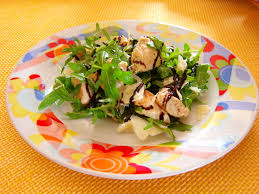 Un secondo piatto molto saporito e dalla carne incredibilmente morbida; Bocconcini Di Pollo Con Rucola Grana E Glassa Di Aceto Balsamico Dolcestefania