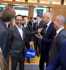 Datuk wan zulkiflee bin wan ariffin has been the ceo and president of the petronas group as of 2015. Maire Tecnimont On Twitter Great Days At Aogc2019 We Were Glad To Meet Our Booth The President Group Ceo Petronas Tan Sri Wan Zulkiflee Wan Ariffin Welcomed By Our Delegation