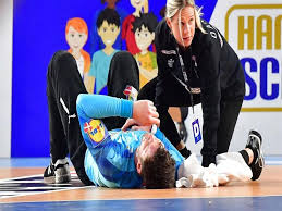 وحسب صحيفة ديلي ستار الإنجليزية، فإن قائد منتخب الدنمارك، سيمون كيير، أنقذ حياة زميله إريكسن بعد الوعكة الصحية الطارئة التي تعرض لها. Ù…Ø¯Ø±Ø¨ Ø§Ù„Ø¯Ù†Ù…Ø§Ø±Ùƒ Ù‡Ø§Ù†Ø³ÙŠÙ† ÙˆÙ„Ø§Ù†Ø¯ÙŠÙ† Ø¬Ø§Ù‡Ø²ÙˆÙ† Ù„Ù„Ù‚Ø§Ø¡ Ù…ØµØ± ÙˆØ¢Ù„Ø§Ù… Ø§Ù„Ù…Ø¹Ø¯ Ù…ØµØ±Ø§ÙˆÙ‰