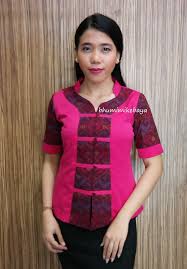 Direktur artistik christian dior couture, maria grazua chiuri, menggunakan kain endek bali tidak saja untuk koleksi baju, tetapi juga tas christian dior for spring/summer 2021. dari 86 desain koleksi terbaru christian dior, ada sembilan desain yang menggunakan kain endek bali. Pin Di Ibu