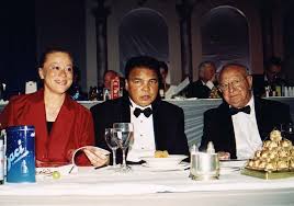 She says, we all have our burdens to carry, but to do it in the way he's done it inspires me every day. in a caring, considered tone lonnie also advises those who. File Muhammad Ali Lonnie Angelo Jpg Wikipedia