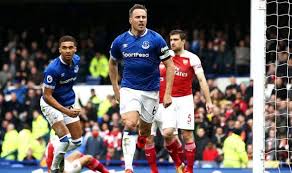 Everton are playing arsenal at the premier league of england on december 19. Everton 1 0 Arsenal Phil Jagielka Gives Man Utd And Chelsea Renewed Top Four Hopes Football Sport Express Co Uk