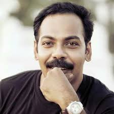 Hai friends,this post is related to one of the fraud celebrity photogrpher  in media industry-Sarith c varma . Sarith c varma one of the photographer  is cheating me among the celebrities with