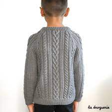 Bien plus qu'un simple souvenir, le pull irlandais fleure bon la laine vierge et la tourbe, et offre un fabuleux moyen pour rester emmitouflé au chaud ! Temps Calme Le Pull Irlandais Enfant La Droguerie