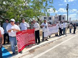 Protestas de jubilados de Pemex y CFE reciben a Sheinbaum en Mérida; exigen revisar la reforma de pensiones
