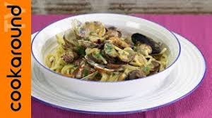 Il loro sapore peculiare, dato all'accostamento di alici e peperoncini, è semplicemente unico. Spaghetti Alla Pescatora Semplici Semplici Youtube
