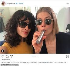 I care a lot (2020). Eiza Gonzalez Looks Cute In A Pink Heart Adorned Sweatsuit As She Picks Up A Coffee In Los Angeles Aktuelle Boulevard Nachrichten Und Fotogalerien Zu Stars Sternchen