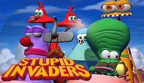 Coincés sur terre après s'être écrasés en soucoupe volante, cinq c'est le drame, candy se coupe en se rasant, des frelons sortent de la douche, etno rate son invention. Test De Stupid Invaders Sur Dcast Par Jeuxvideo Com