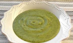 Une entrée facile à préparer, des courgettes, un oignon, un bouillon de légumes, des portions de vache qui rit, de l'huile d'olive, du sel, du poivre et c'est parti pour la préparation de votre velouté de courgettes au thermomix. Veloute De Courgettes Avec Thermomix Recette Thermomix