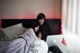 Udah tahu belum gimana cara pakai netflix dan apa yang bakal terjadi sama kita setelah netflix ada? Alasan Kita Doyan Netflix And Chill Dan Dampaknya Jika Berlebihan Opini Id