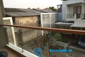 Memiliki rumah yang aman dan nyaman adalah impian semua orang. Railing Balkon Kaca Pesanan Bpk Herdi Di Cilodong Depok Rumah Balkon
