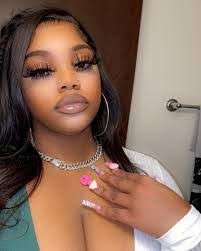 Kenia Jimenez's Instagram, Twitter & Facebook