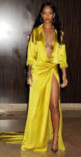 Pin De Oli D En Dress Yellow Moda Rihanna Moda Estilo Atuendos De Rihanna