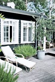 I hope that any young lgbt person out there can see that no matter how alone you feel right now, you are not alone, said daley. Belle Gartenhaus Gartenideen Maison Gartenideen Teil Gartenideen Teil 4 Maison Belle Bunte Hauser Garten Hintergarten