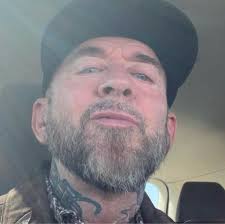 Yes it's an original. Not mine (the dog ate it) but my late husband. Still  sounds as good today as it did the first time I heard it in 1981. ps he's