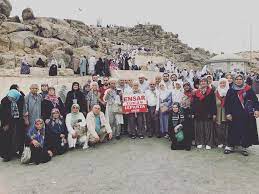 Arafat dağı da bir yüce dağdır inanın peygamber ölmedi sağdır ranzasına vardım gülistan bağdır seni ziyarete geldim efendim bir nazar almaya geldim. Ensar Turizm Isparta Grubumuzun Sevr Ve Arafat Dagi Facebook