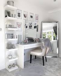Untuk menjadikan ruang lebih praktikal, sediakan laci aksesori dan meja berkaca supaya mudah untuk. Intrend Design Diy Meja Solek Cantik Facebook