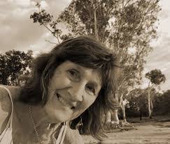 Lyn Bates's Instagram, Twitter & Facebook