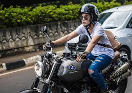 Dipublikasikan tanggal 21 desember 2018 jangan lupa klik tombol subcribe karena tombol subcribe itu gratis untuk next vidio nantikan besok yah #cewekcantik. Motor Gede Gak Cuma Buat Pria 5 Artis Cantik Ini Buktinya