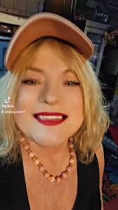 Live Laugh Lynning 🫶