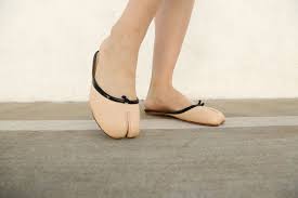 Shop over 240 top maison margiela flats for women from retailers such as cettire, farfetch and italist all in one place. Maison Margiela Tabi Ballet Flat Ivory Black Garmentory